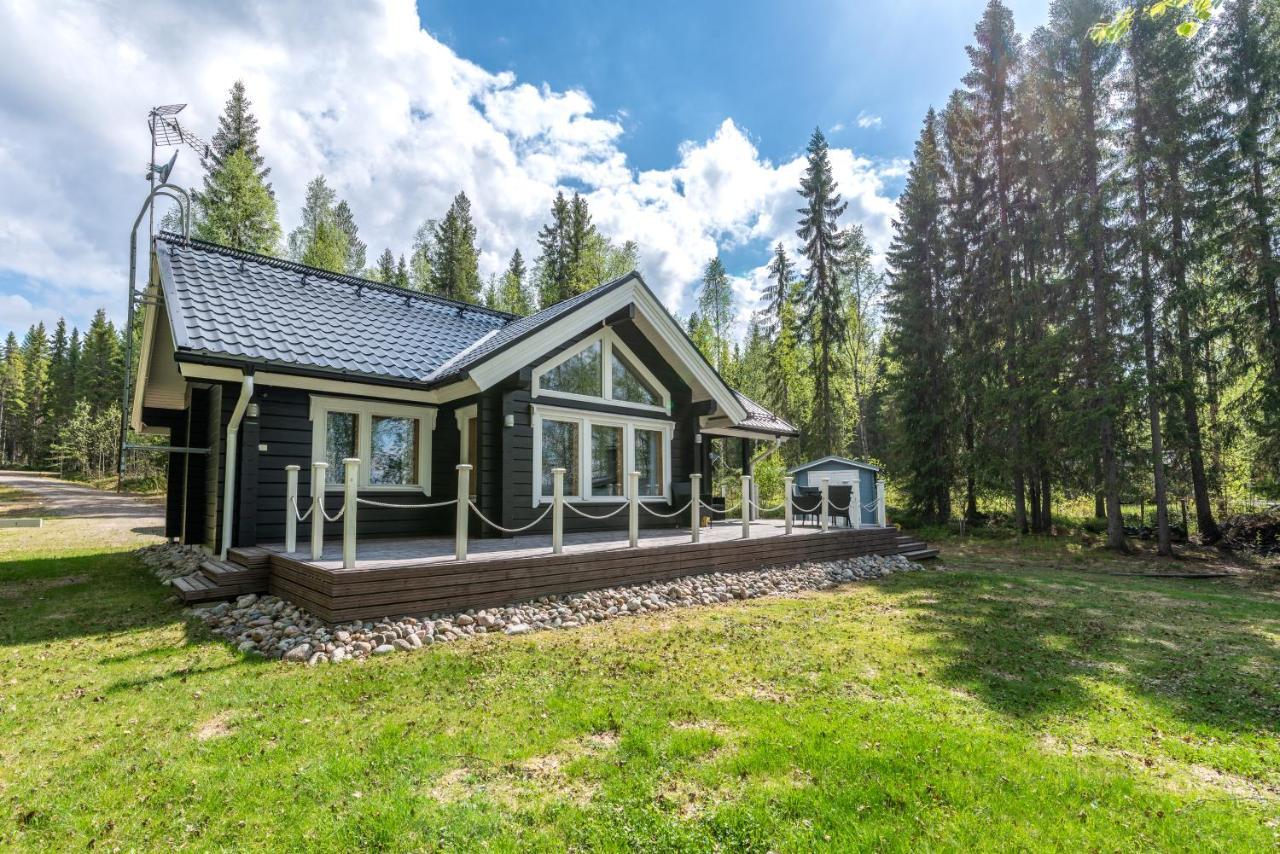 Laehderinne - 2 Bedroom Log Cabin, Private Beach, Wifi & Sauna Puolanka ภายนอก รูปภาพ